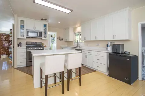 26 Meadow View Dr, Novato, CA 94949