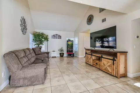 339 Regency Cir, Vacaville, CA 95687 photo 5