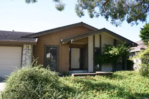 1150 San Antonio Dr, Rohnert Park, CA 94928