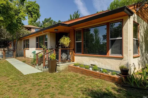 115 Clovercrest Dr, Cloverdale, CA 95425