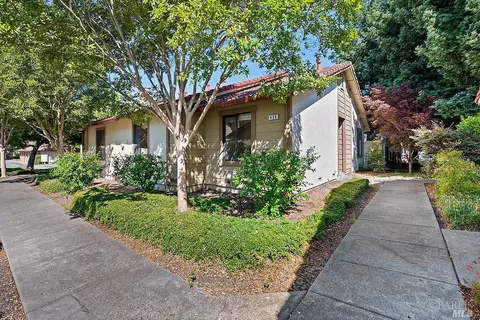 436 Park Place Dr, Petaluma, CA 94954