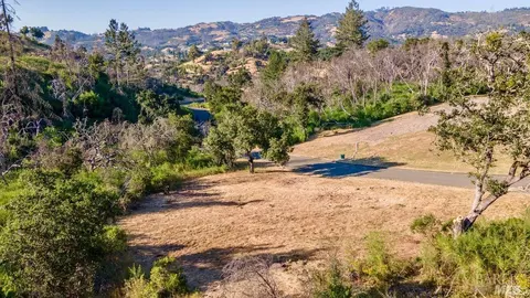 3927 Silver Fox Ct, Santa Rosa, CA 95403