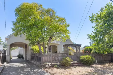 204 Sunnyslope Ave, Petaluma, CA 94952