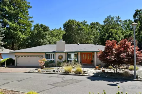10 Meadowgreen Cir, Santa Rosa, CA 95409