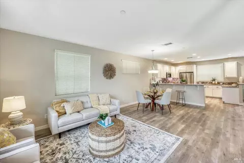 201 Christina Ln, Santa Rosa, CA 95403