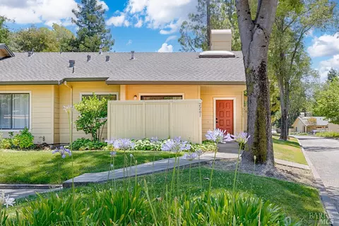 2201 Woodlake Dr, Santa Rosa, CA 95405