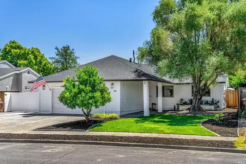 681 Lathrop Ct, Napa, CA 94558