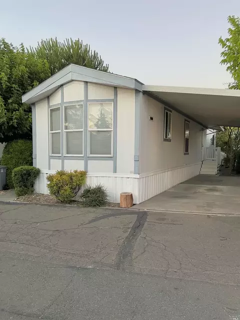 25 Wayside Dr, Santa Rosa, CA 95407
