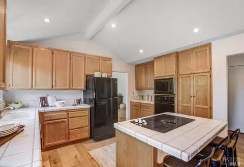 651 Gregory Cir, Sonoma, CA 95476 photo 4
