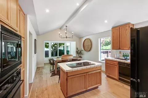651 Gregory Cir, Sonoma, CA 95476 photo 6