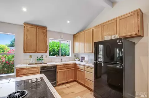 651 Gregory Cir, Sonoma, CA 95476 photo 3