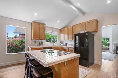 651 Gregory Cir, Sonoma, CA 95476 photo 2