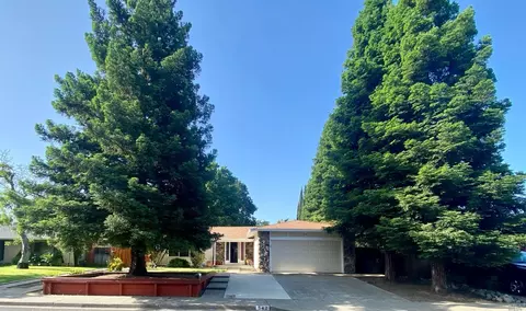 542 Gonzales Dr, Vacaville, CA 95688