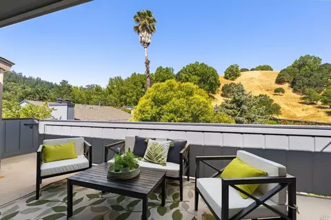 107 Mitchell Dr, Fairfax, CA 94930 photo 2