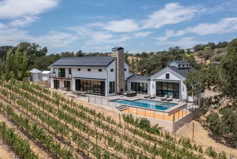 2065 North Ave, Napa, CA 94558