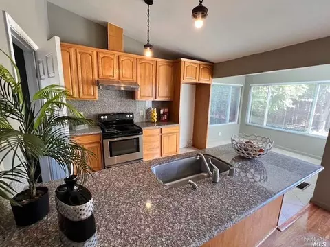 708 Sequoia Dr, Fairfield, CA 94533 photo 5