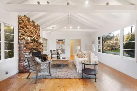 33 Castro St, Forest Knolls, CA 94933