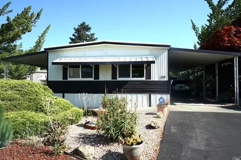 538 Colonial Park Dr, Santa Rosa, CA 95403