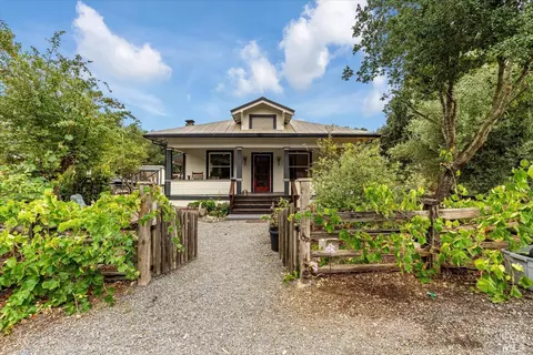 875 Hiatt Rd, Cloverdale, CA 95425