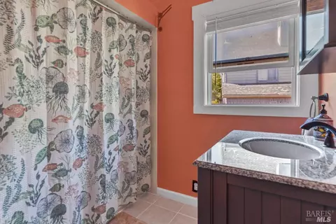 33 B St, Vallejo, CA 94590 photo 12