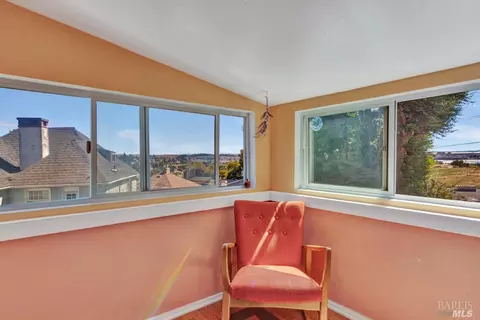 33 B St, Vallejo, CA 94590 photo 5