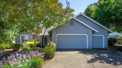 7950 Oakmont Dr, Santa Rosa, CA 95409