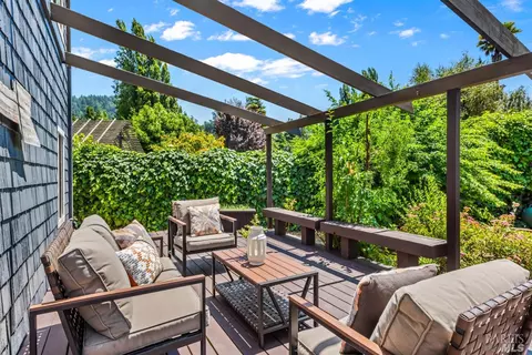 22920 Conifer Dr, Monte Rio, CA 95462