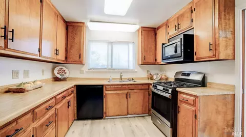 211 Locust Dr, Vallejo, CA 94591 photo 5