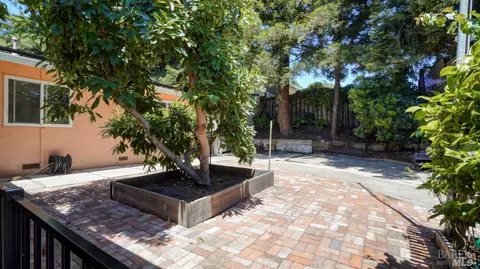 211 Locust Dr, Vallejo, CA 94591 photo 2