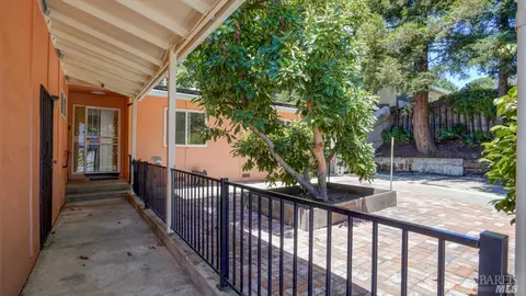 211 Locust Dr, Vallejo, CA 94591 photo 3