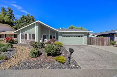 1049 Hawthorne Cir, Rohnert Park, CA 94928