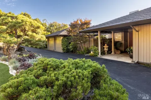 16 Lochness Ln, San Rafael, CA 94901