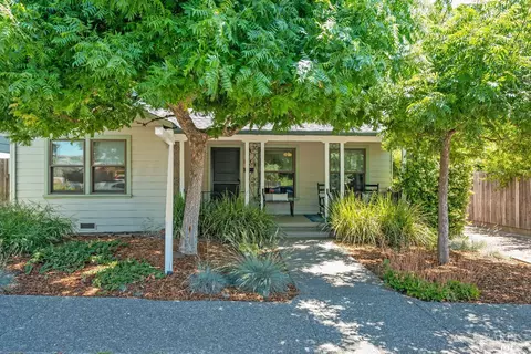 824 Center St, Healdsburg, CA 95448