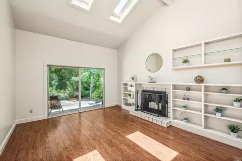 324 Los Alamos Rd, Santa Rosa, CA 95409
