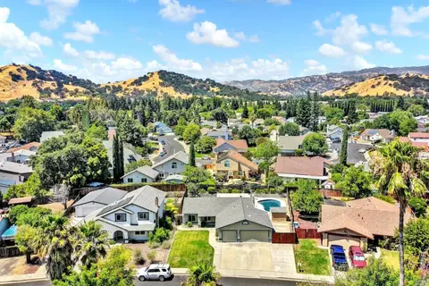 1186 Devonshire Dr, Vacaville, CA 95687 photo 6