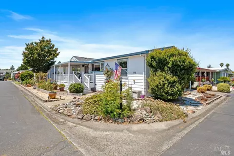 135 Anacapa Dr, Santa Rosa, CA 95403
