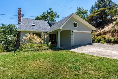 380 Jefferson Ln, Ukiah, CA 95482