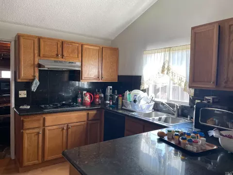 233 Auburn Dr, Vallejo, CA 94589 photo 5
