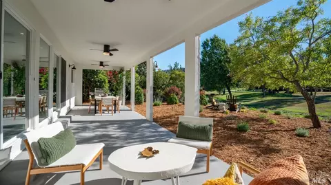 8841 Oakmont Dr, Santa Rosa, CA 95409