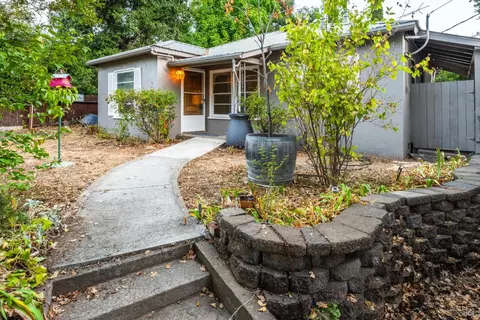 516 Sanitarium Rd, Saint Helena, CA 94574
