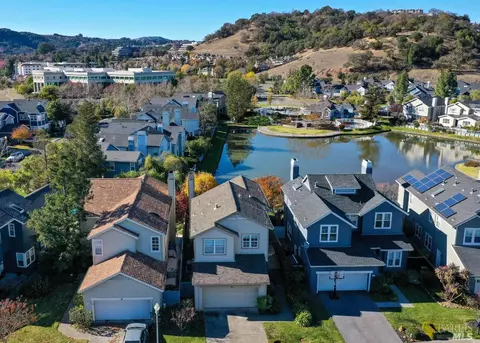 14 Edgewater Ct, San Rafael, CA 94903