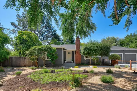 33 Los Alondras Ct, Novato, CA 94947