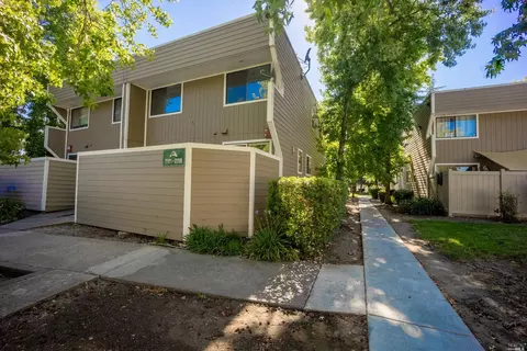 2117 W Steele Ln, Santa Rosa, CA 95403