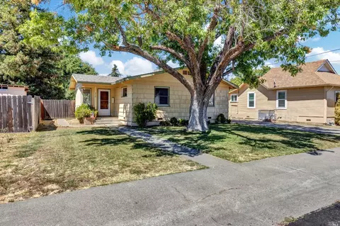450 W E St, Dixon, CA 95620