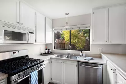 917 Bartlett Pl, Windsor, CA 95492 photo 13