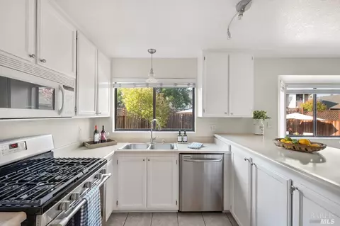 917 Bartlett Pl, Windsor, CA 95492 photo 12
