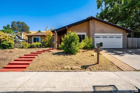 128 Regency Dr, Clayton, CA 94517