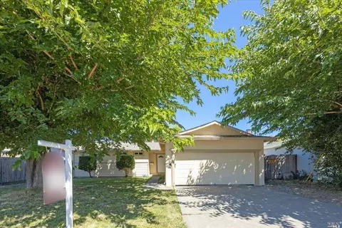 724 Brett Ave, Rohnert Park, CA 94928