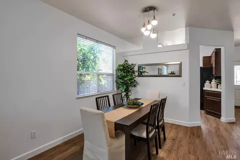 2084 Devonshire Dr, Napa, CA 94558 photo 5