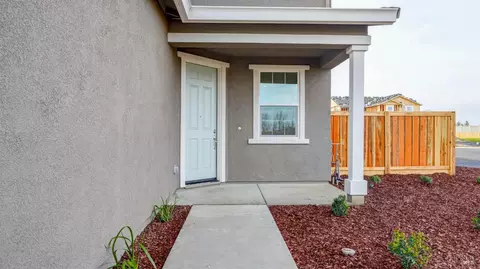 1502 Base St, Dixon, CA 95620 photo 2